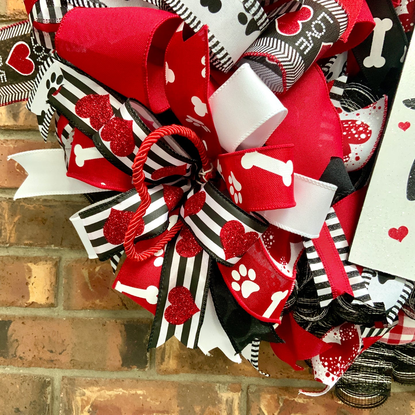 Dog Love Wreath, Dog Wreath, Dog Door Hanger, Valentines Day Dog Wreath, Dog Kisses Wreath, Puppy Love Wreath