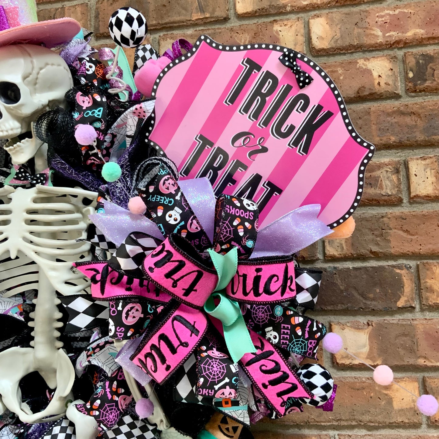 Halloween Pastel Wreath, Skeleton Door Hanger, Trick or Treat Decor, Large Halloween Wreath, Halloween Candy Wreath, Whimsical Halloween Decor, 2025