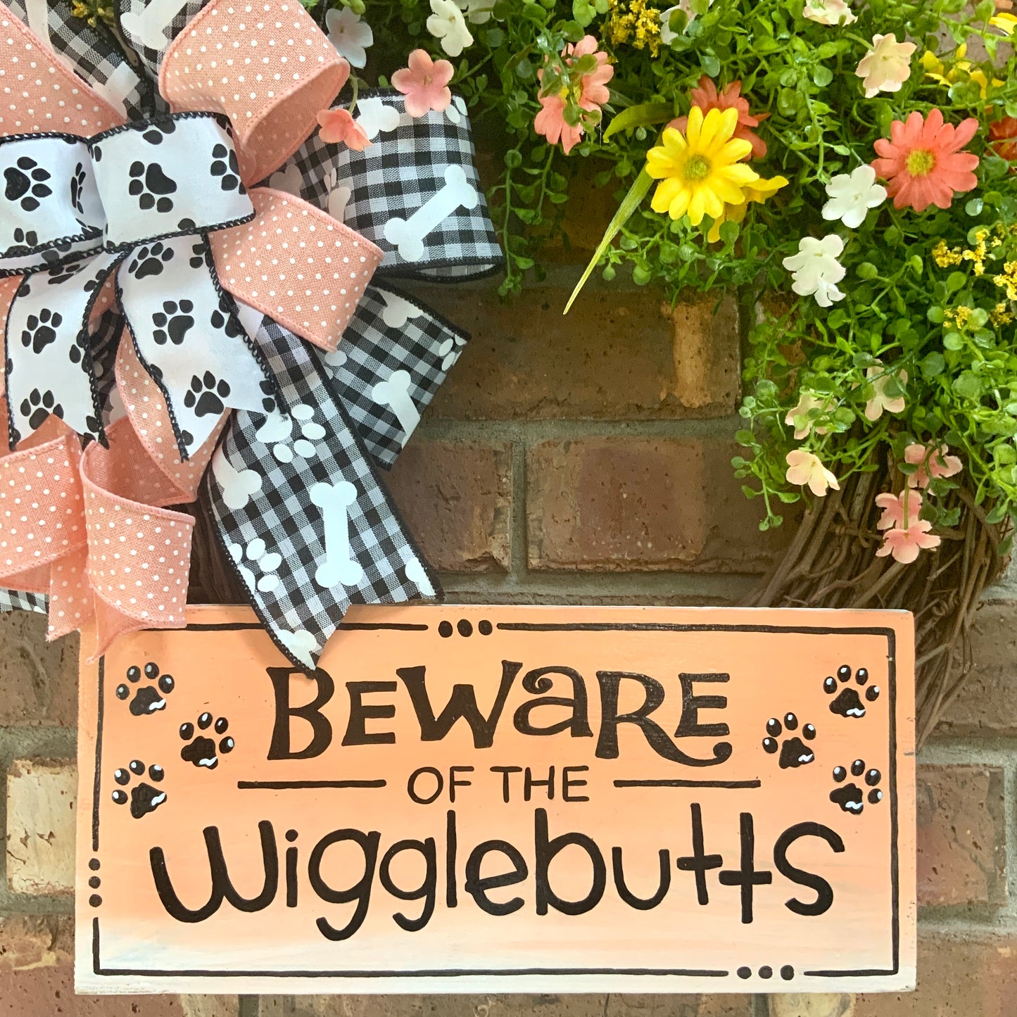 Beware of Wigglebutts Wreath, Dog Paw Print Wreath, Dog Grapevine Wreath, Dog Decor, Dog Owner Gift, Dog Lover Gift