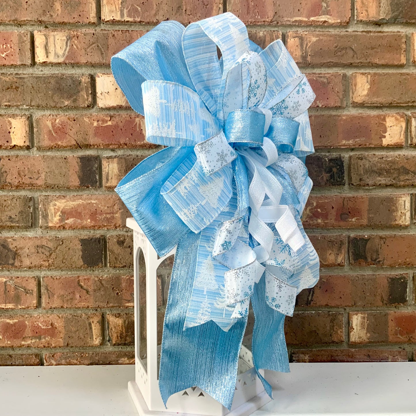 Blue and White Lantern Bow, Blue Winter Christmas Decor, Winter Holiday Bow, Snowflake Bow, Winter Lantern Bow, Winter Mailbox Bow, Winter Not Christmas Decor, 2024