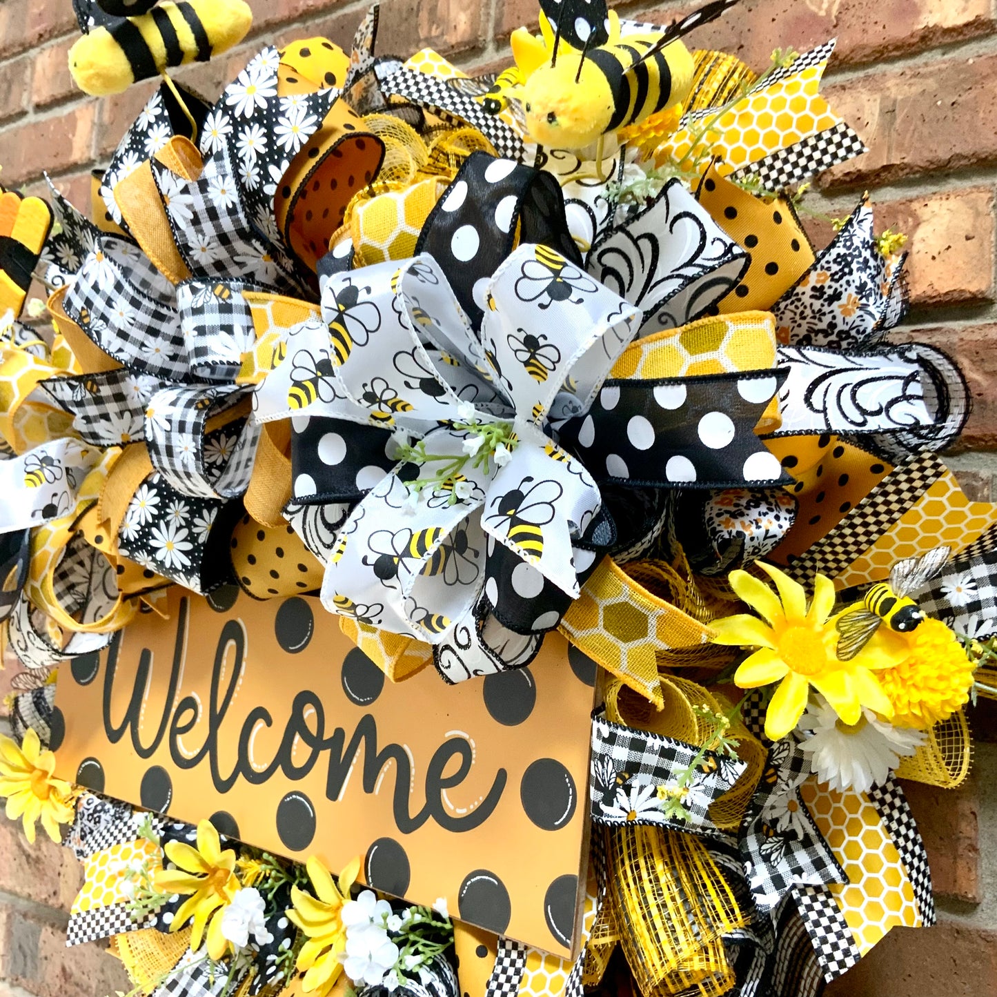 Bumble Bee Wreath For Front Door, Bee Door Hanger, Spring Bumble Bee Decor, Bumble Bee Flower Wreath, 2025
