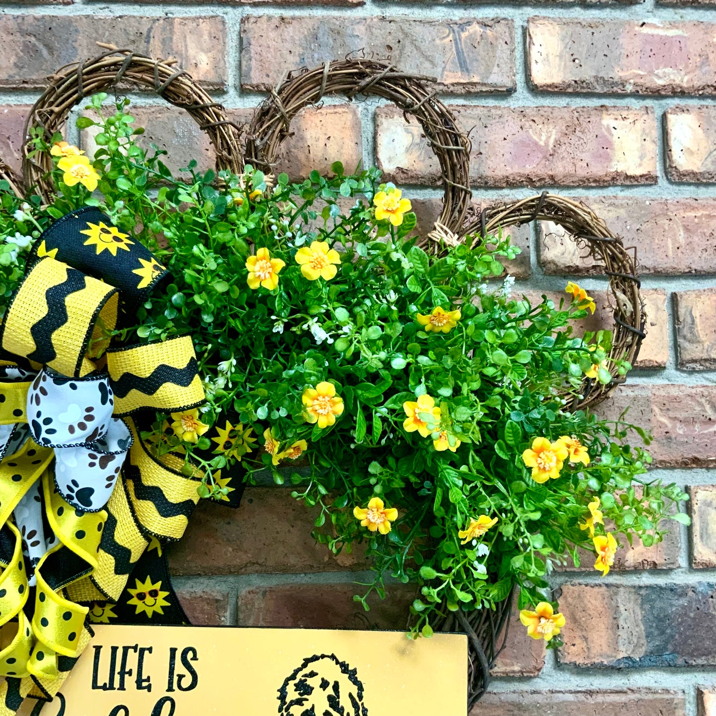 Golden Doodle Door Hanger, Golden Doodle Wreath, Golden Doodle Decor, Dog Door Wreath, Dog Paw Print Wreath, Dog Lover Wreath, Dog Decor, 2025