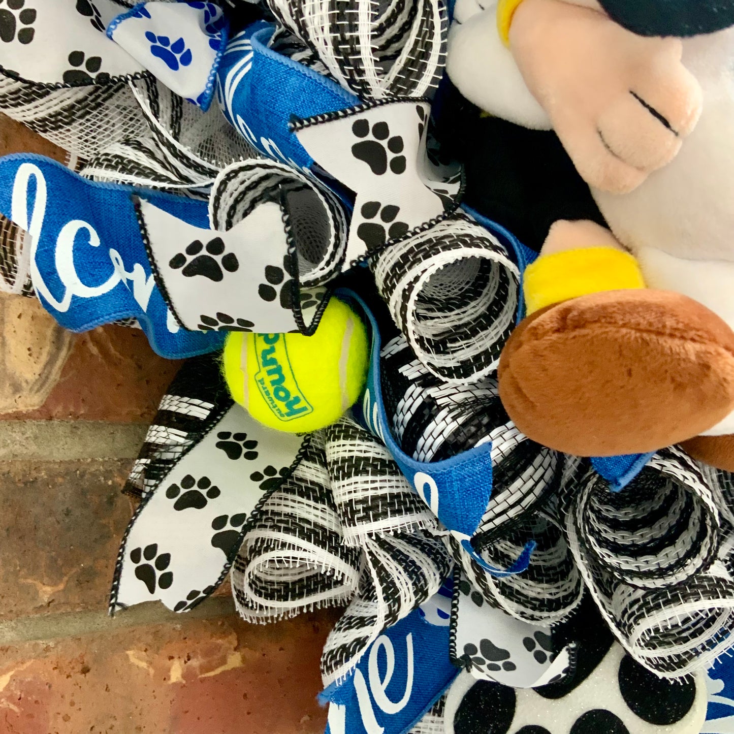 Snoopy Dog Wreath, Snoopy Wreath, Dog Wreath, Dog Paw Print Wreath, Peanuts Wreath, Peanuts Snoopy Decor, Snoopy Decor, Large Dog Wreath