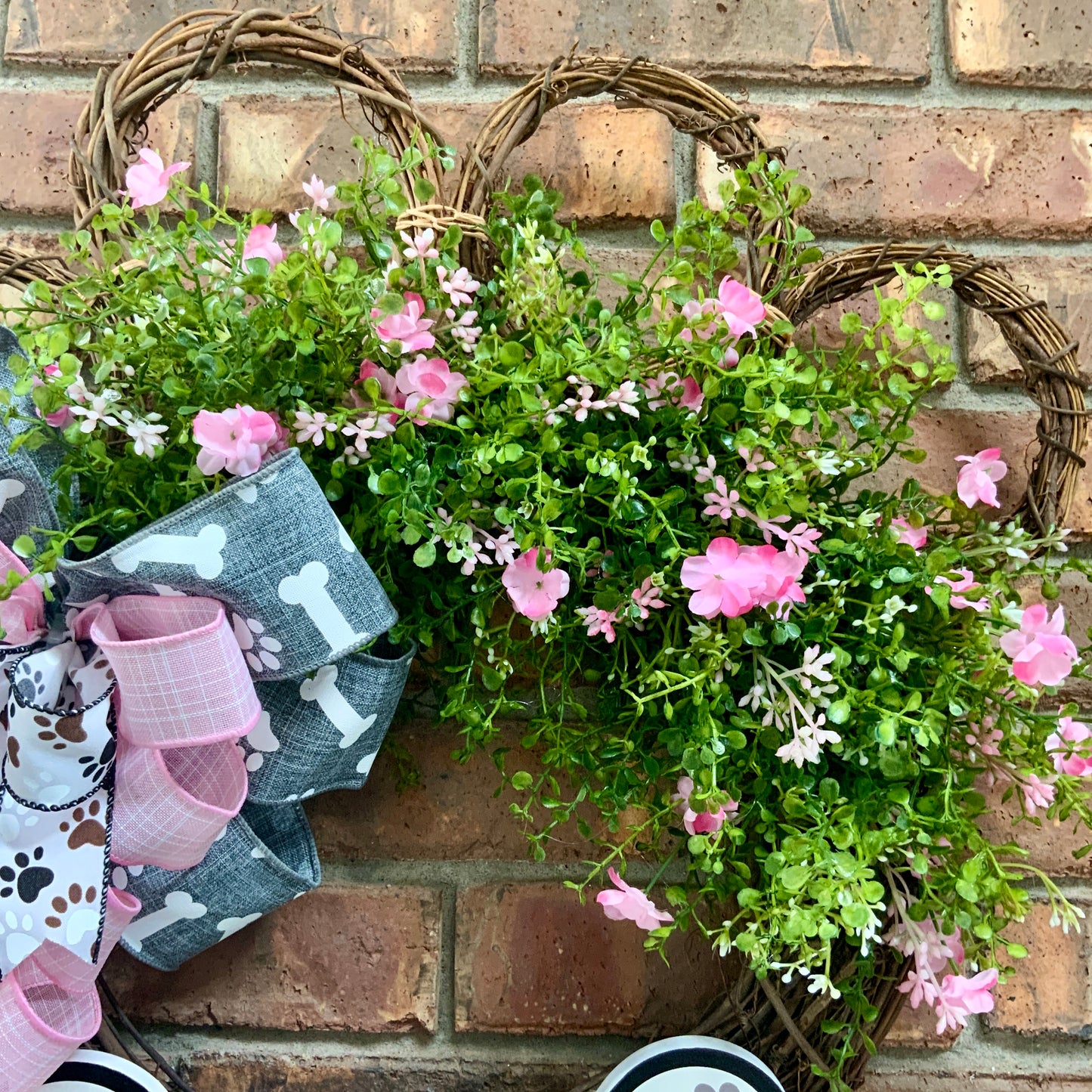 Dog Wreath, Wipe Your Paws Wreath, Grapevine Paw Print Wreath, Dog Paw Print Wreath, Grapevine Dog Wreath, Dog Hearts Wreath