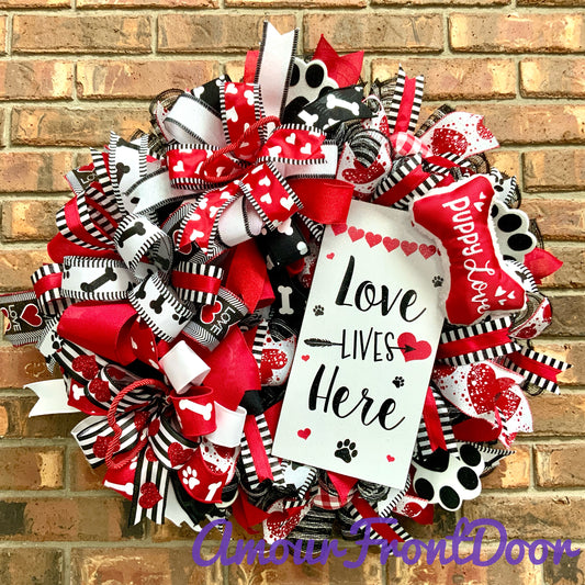 Dog Love Wreath, Dog Wreath, Dog Door Hanger, Valentines Day Dog Wreath, Dog Kisses Wreath, Puppy Love Wreath