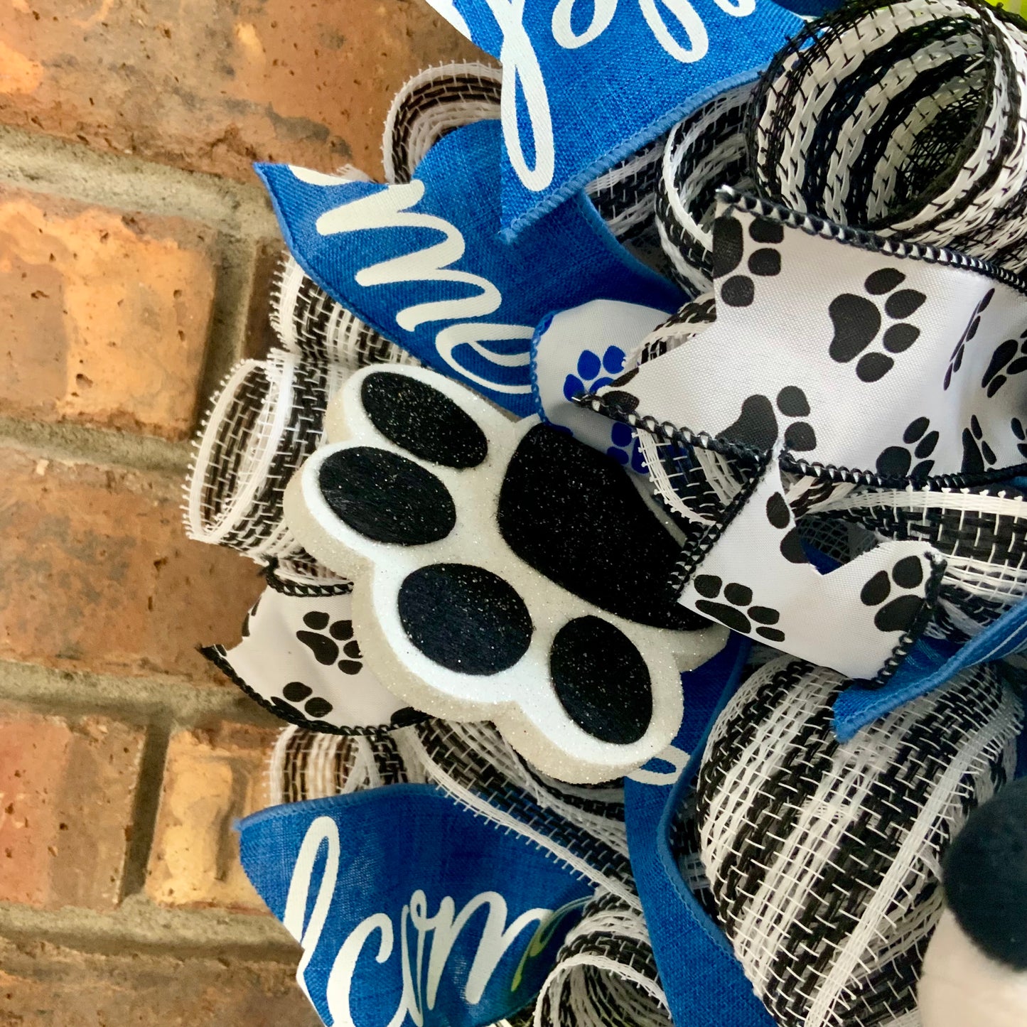Snoopy Dog Wreath, Snoopy Wreath, Dog Wreath, Dog Paw Print Wreath, Peanuts Wreath, Peanuts Snoopy Decor, Snoopy Decor, Large Dog Wreath