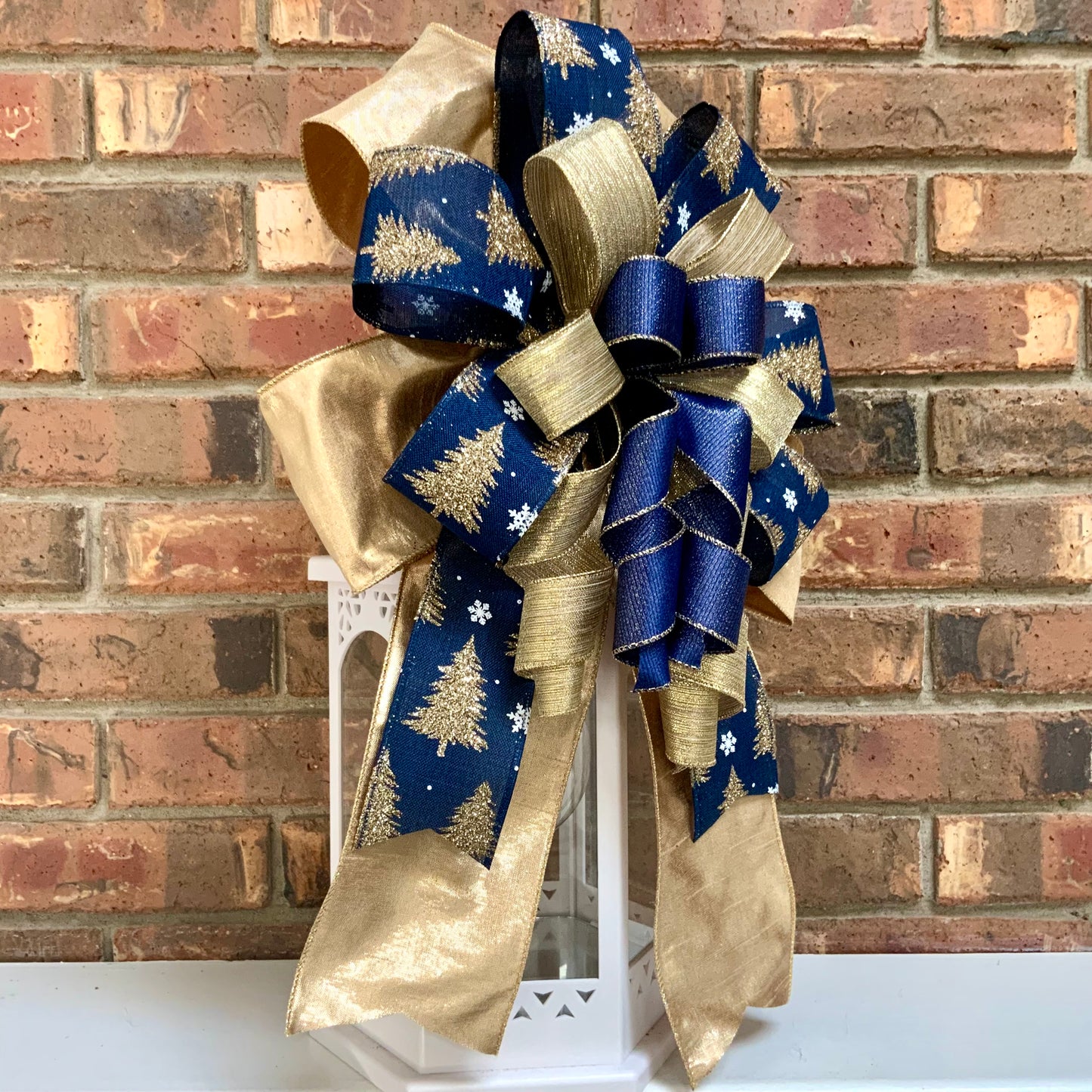Blue and White Lantern Bow, Blue Winter Christmas Decor, Winter Holiday Bow, Snowflake Bow, Winter Lantern Bow, Winter Mailbox Bow, Winter Not Christmas Decor, 2024