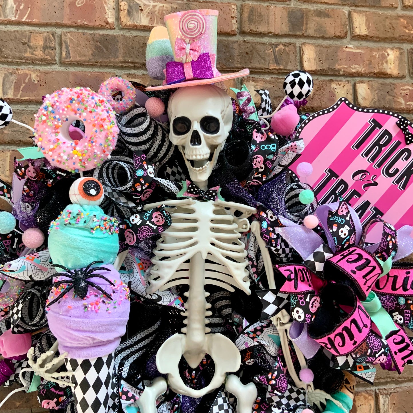 Halloween Pastel Wreath, Skeleton Door Hanger, Trick or Treat Decor, Large Halloween Wreath, Halloween Candy Wreath, Whimsical Halloween Decor, 2025