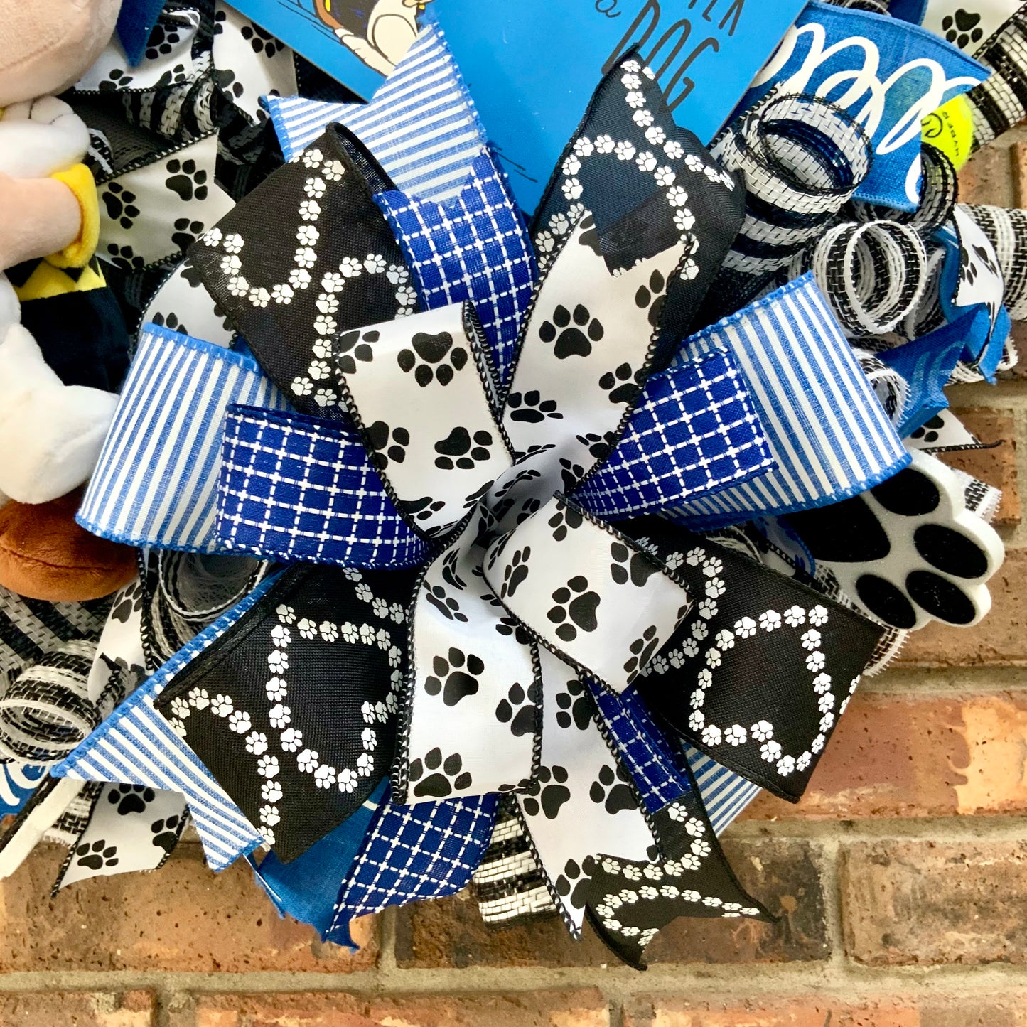 Snoopy Dog Wreath, Snoopy Wreath, Dog Wreath, Dog Paw Print Wreath, Peanuts Wreath, Peanuts Snoopy Decor, Snoopy Decor, Large Dog Wreath