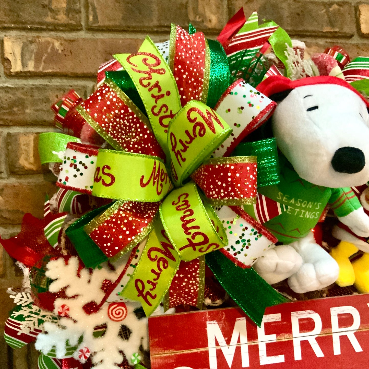 Christmas Snoopy Wreath, Christmas Snoopy Door Hanger, Large Christmas Wreath, Christmas Peanuts Decor, Snoopy and Woodstock Decor, Snoopy Merry Christmas, Custom Order