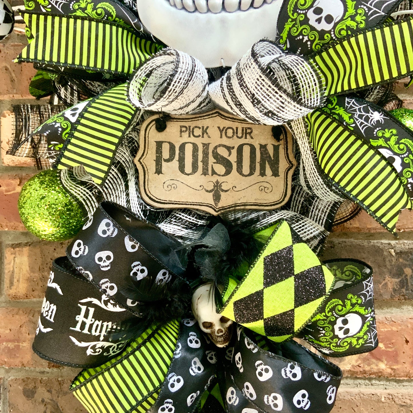 Halloween Swag, Large Halloween Wreath, Halloween Skeleton Door Hanger, Skull Decor, Black Skull Decor, Halloween Poison Decor