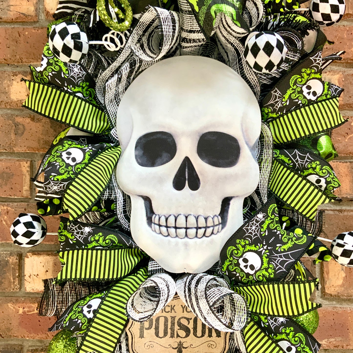 Halloween Swag, Large Halloween Wreath, Halloween Skeleton Door Hanger, Skull Decor, Black Skull Decor, Halloween Poison Decor