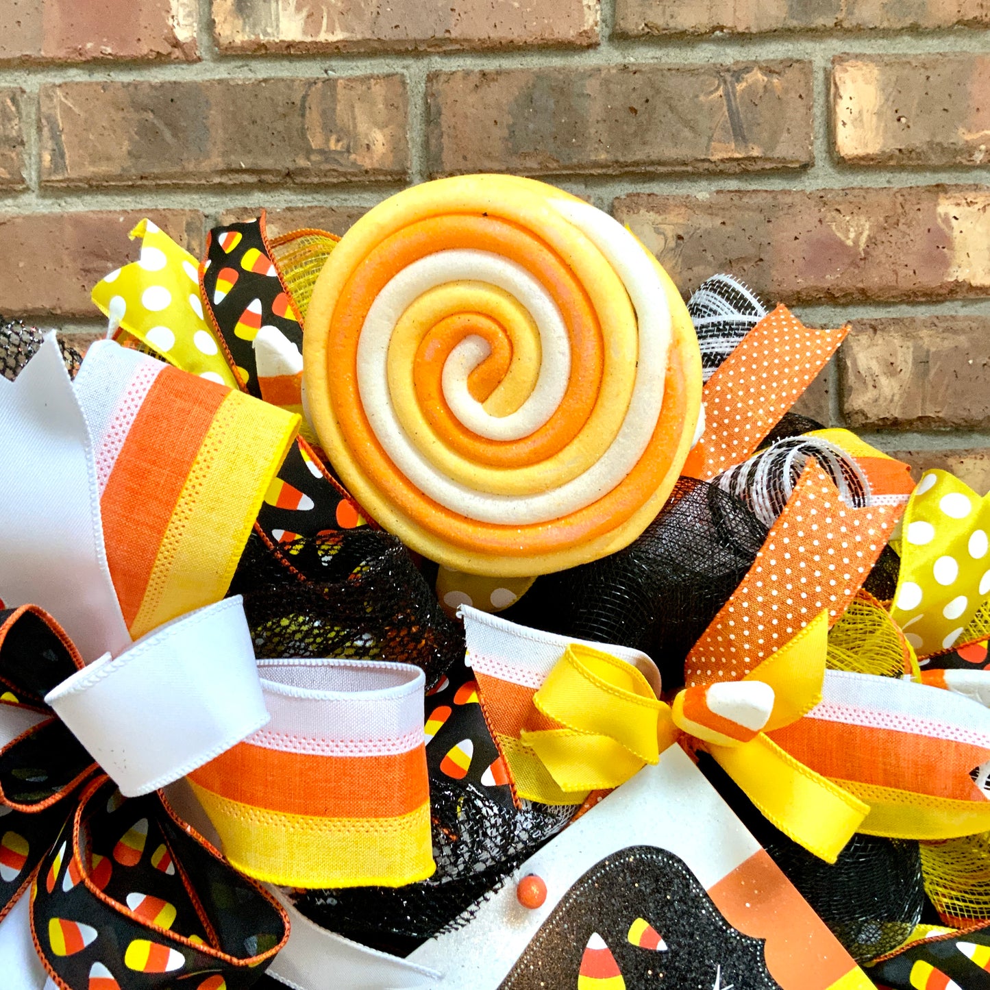 Halloween Trick or Treat Wreath, Halloween Candy Corn Door Hanger, Halloween Wreath for Front Door, Large Halloween Decor