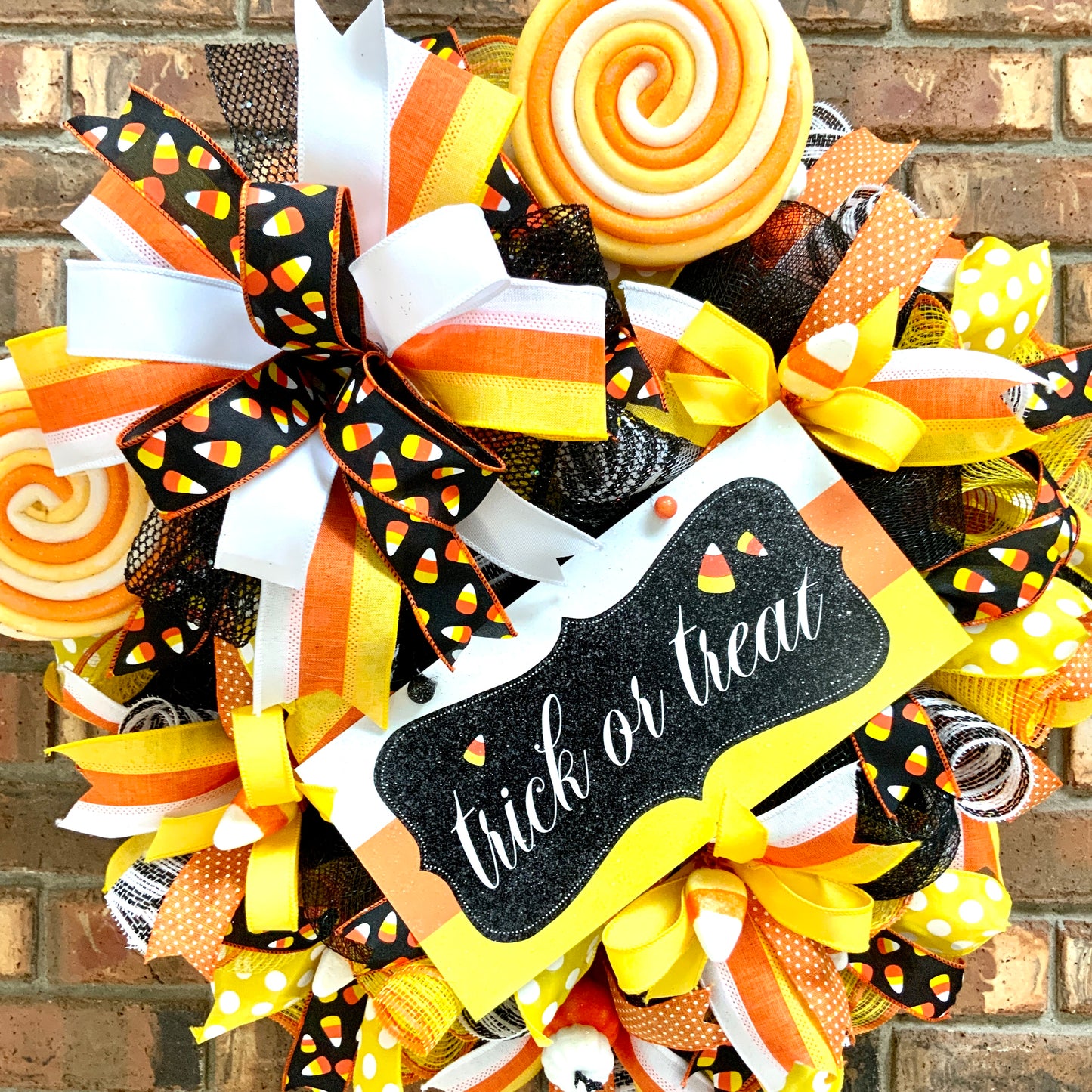 Halloween Trick or Treat Wreath, Halloween Candy Corn Door Hanger, Halloween Wreath for Front Door, Large Halloween Decor