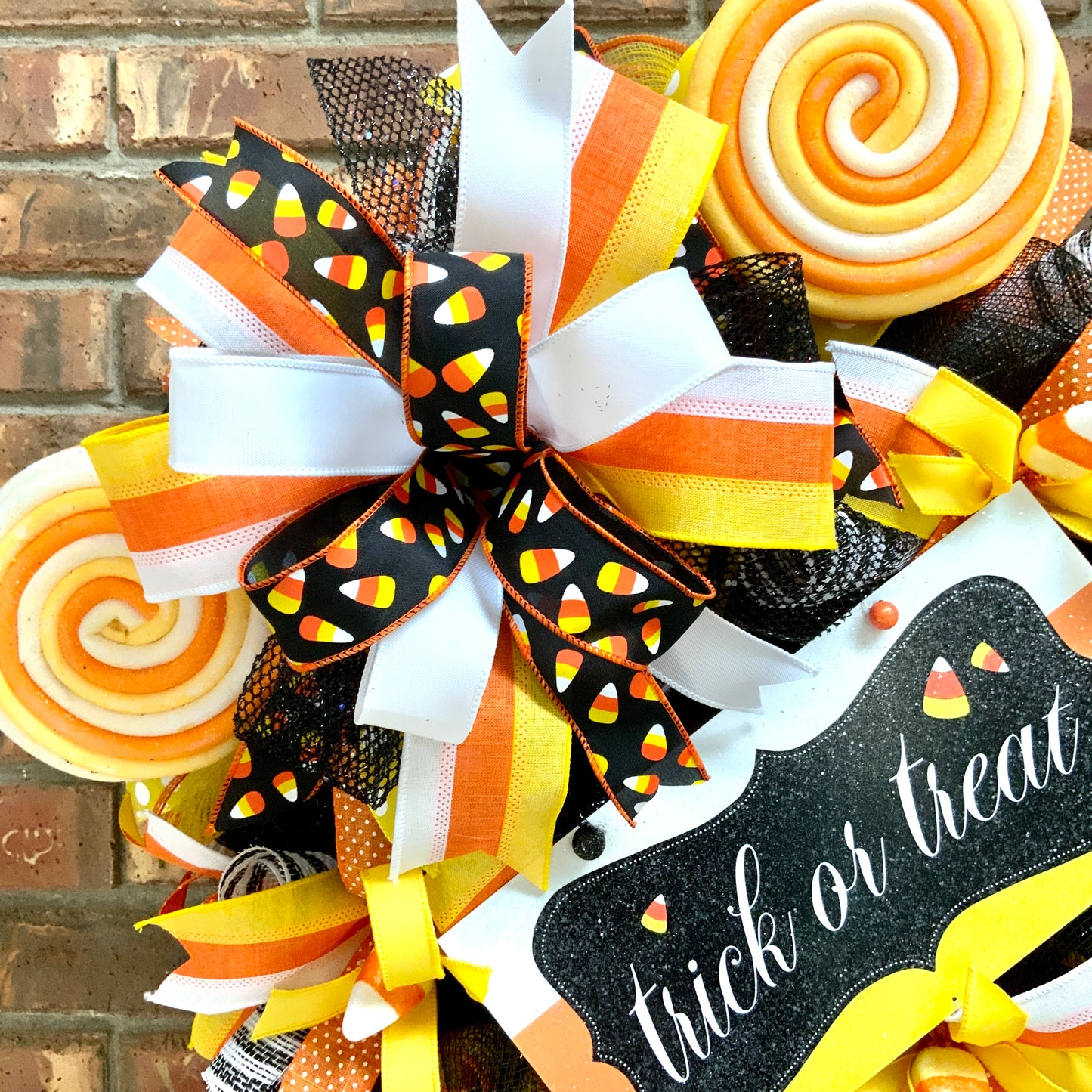 Halloween Trick or Treat Wreath, Halloween Candy Corn Door Hanger, Halloween Wreath for Front Door, Large Halloween Decor