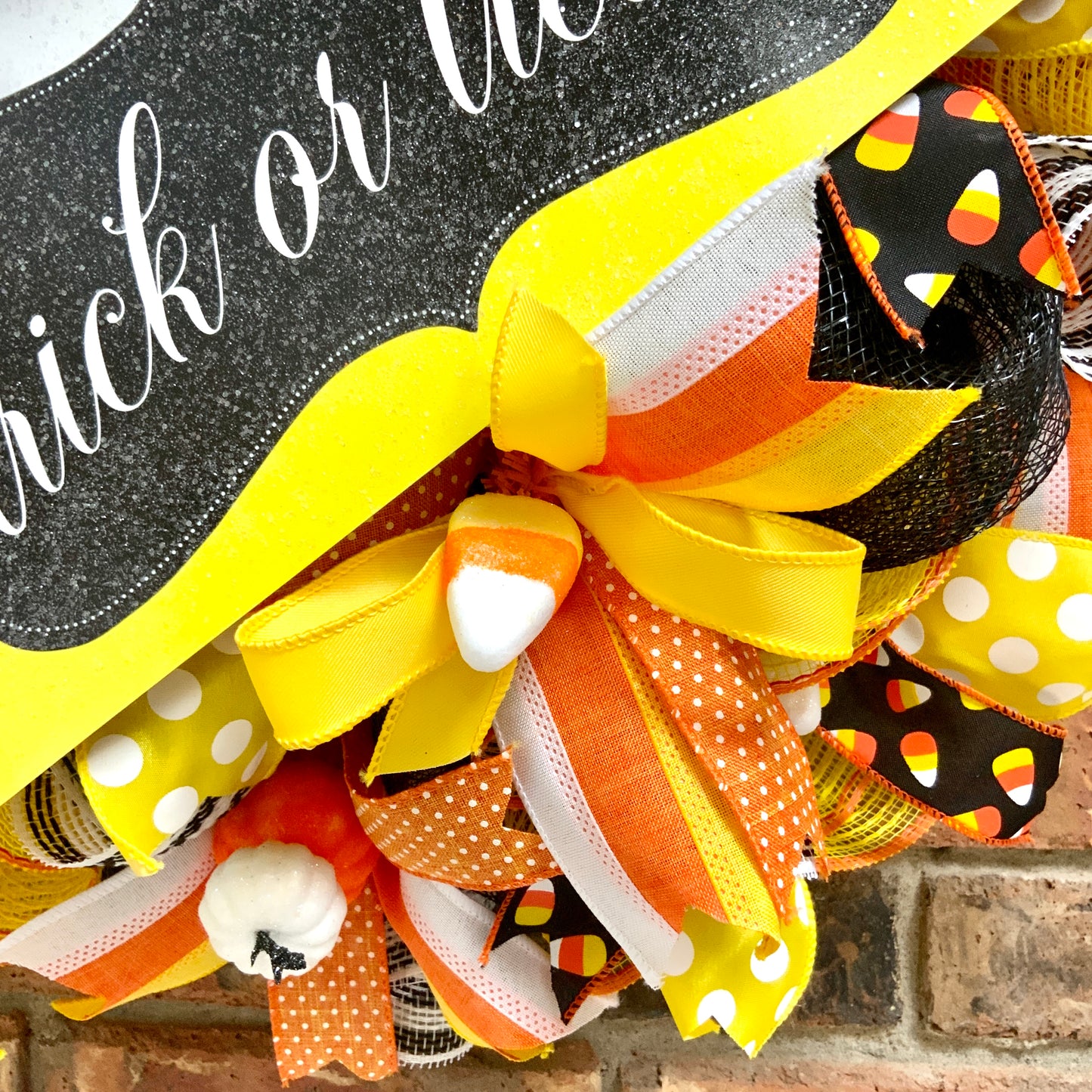 Halloween Trick or Treat Wreath, Halloween Candy Corn Door Hanger, Halloween Wreath for Front Door, Large Halloween Decor