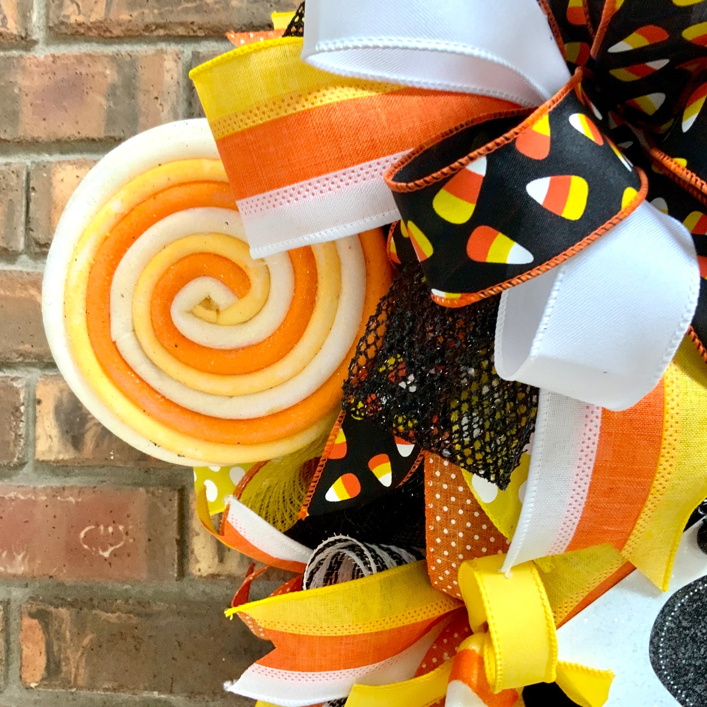 Halloween Trick or Treat Wreath, Halloween Candy Corn Door Hanger, Halloween Wreath for Front Door, Large Halloween Decor