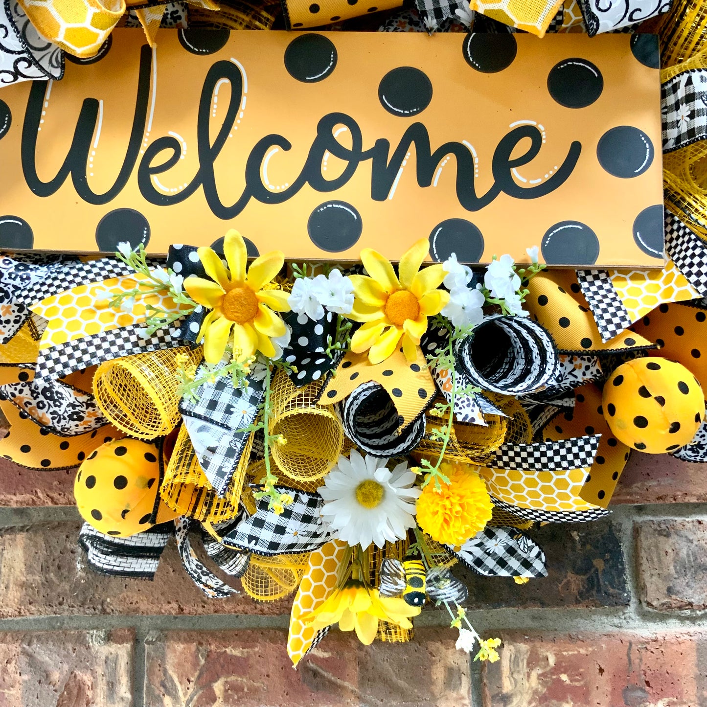 Bumble Bee Wreath For Front Door, Bee Door Hanger, Spring Bumble Bee Decor, Bumble Bee Flower Wreath, 2025