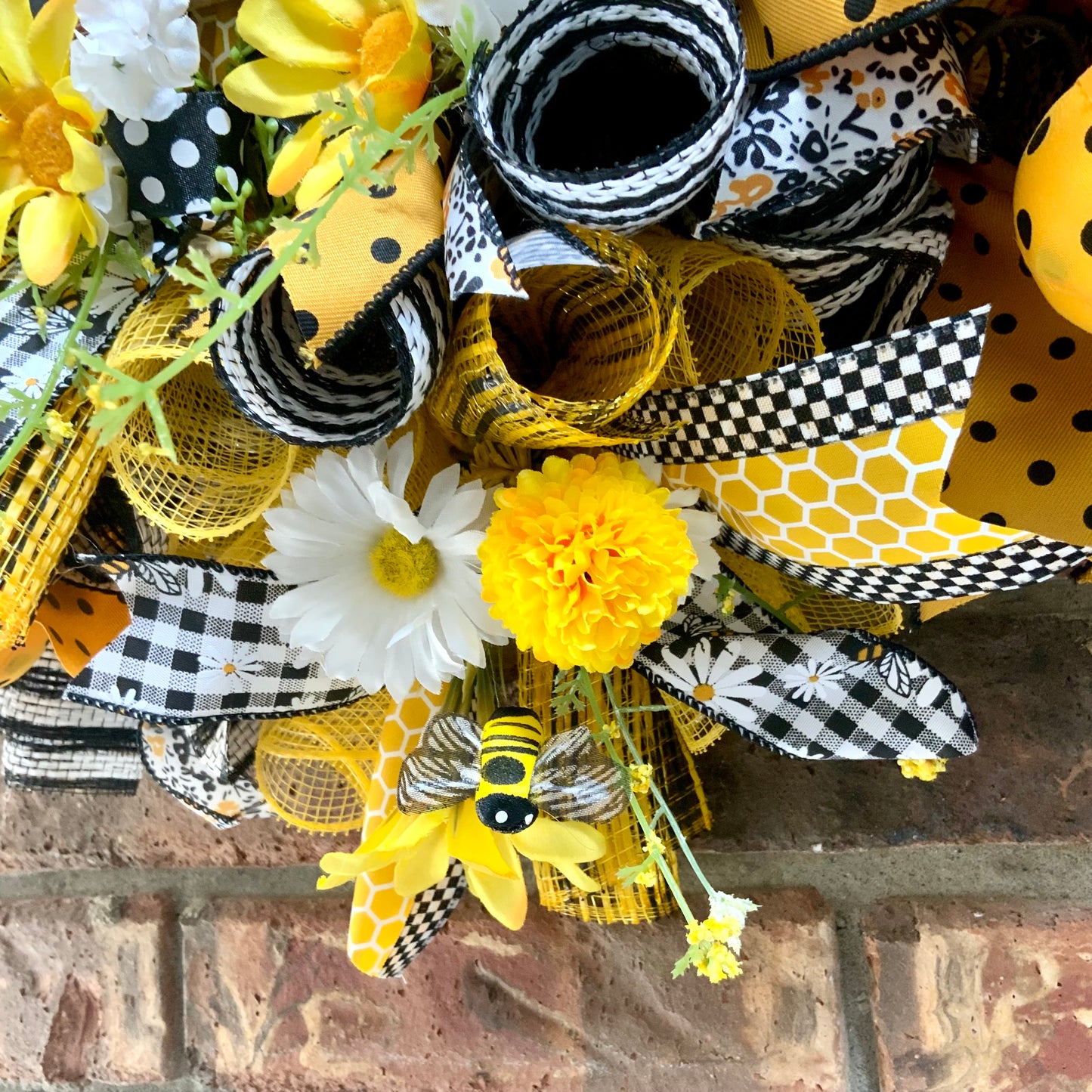 Bumble Bee Wreath For Front Door, Bee Door Hanger, Spring Bumble Bee Decor, Bumble Bee Flower Wreath, 2025