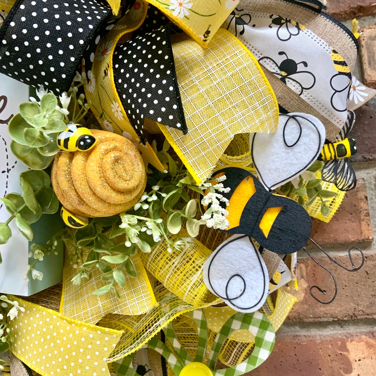 Winnie the Pooh Wreath, Winnie The Pooh Decor, Summer Wreath, Bumble Bee Decor