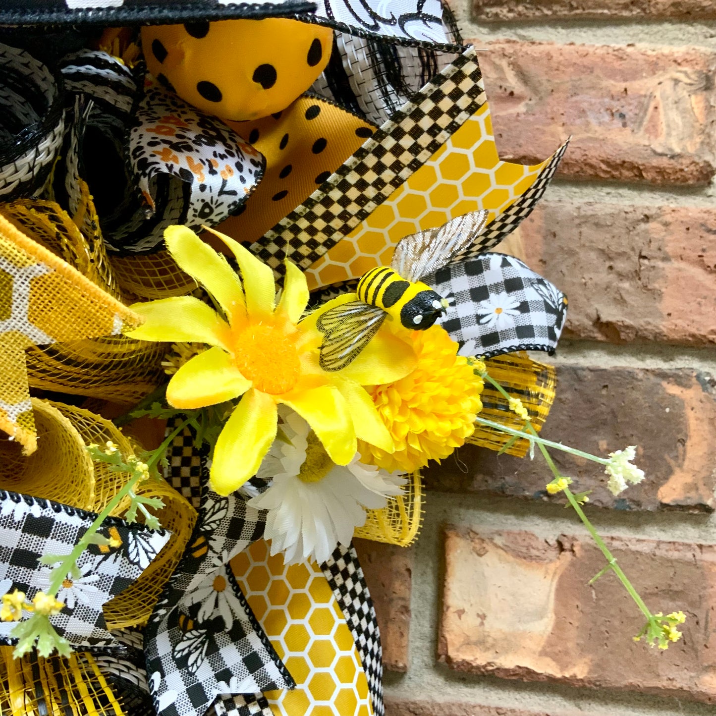 Bumble Bee Wreath For Front Door, Bee Door Hanger, Spring Bumble Bee Decor, Bumble Bee Flower Wreath, 2025