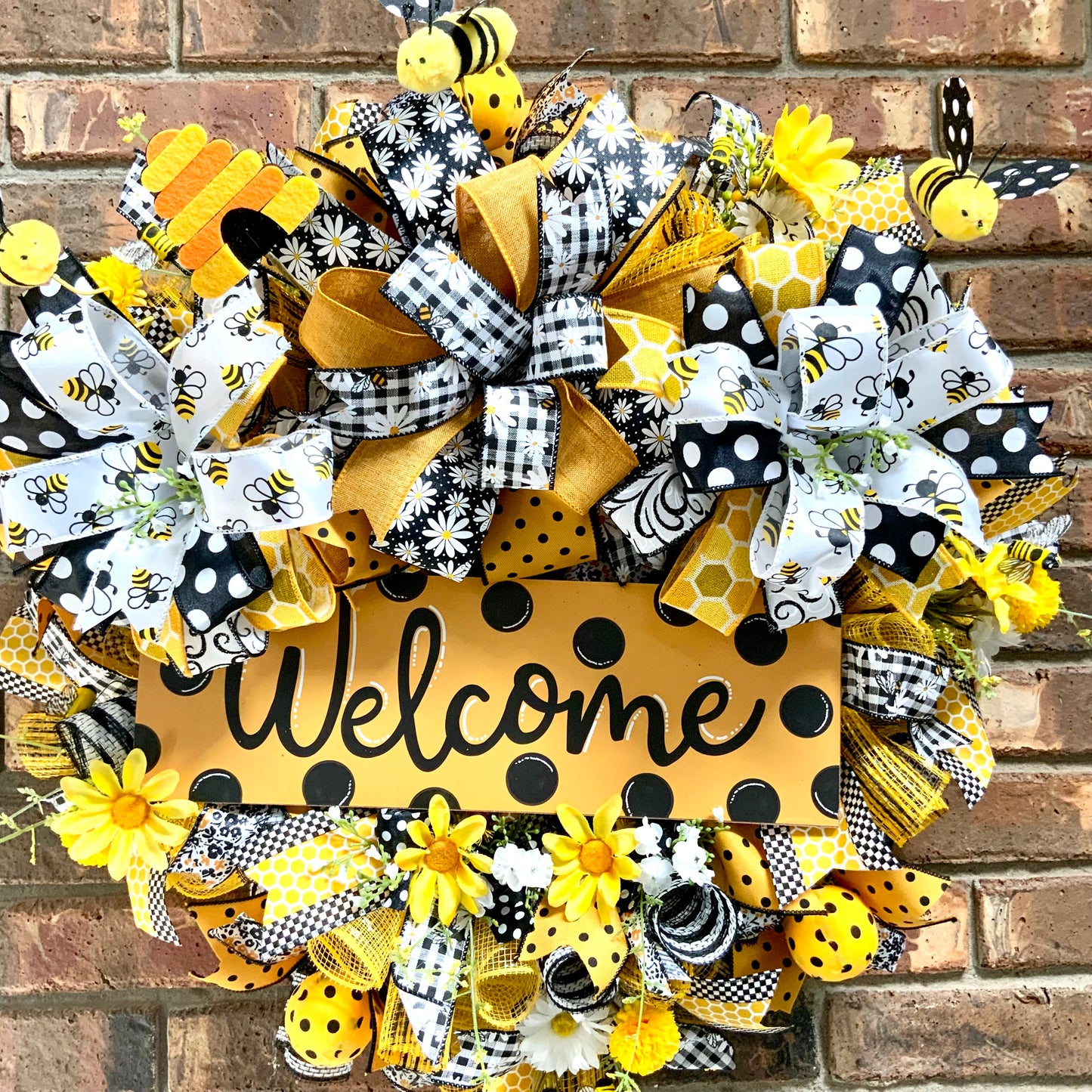Bumble Bee Wreath For Front Door, Bee Door Hanger, Spring Bumble Bee Decor, Bumble Bee Flower Wreath, 2025
