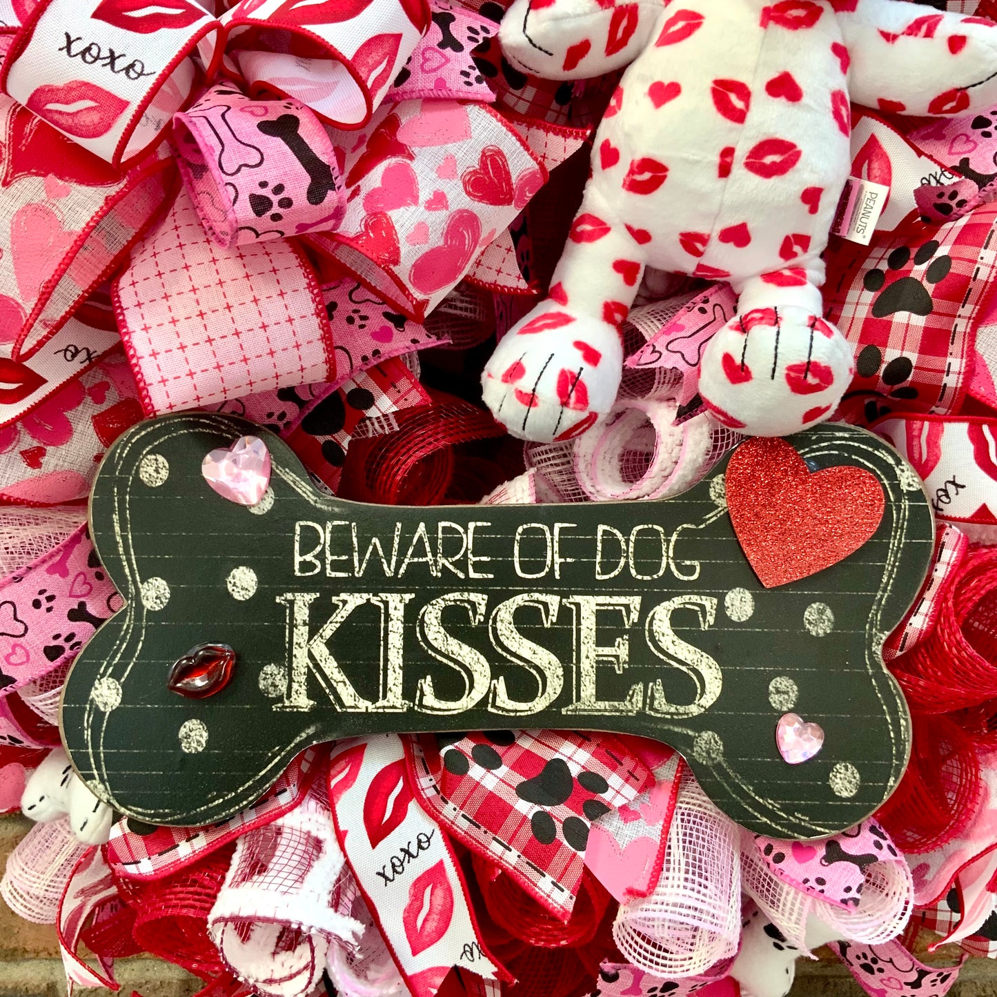 Snoopy Kisses Wreath, Snoopy Wreath, Valentine Snoopy Wreath, Beware of Dog Kisses Wreath, Dog Wreath, Valentine Dog Wreath, 2024