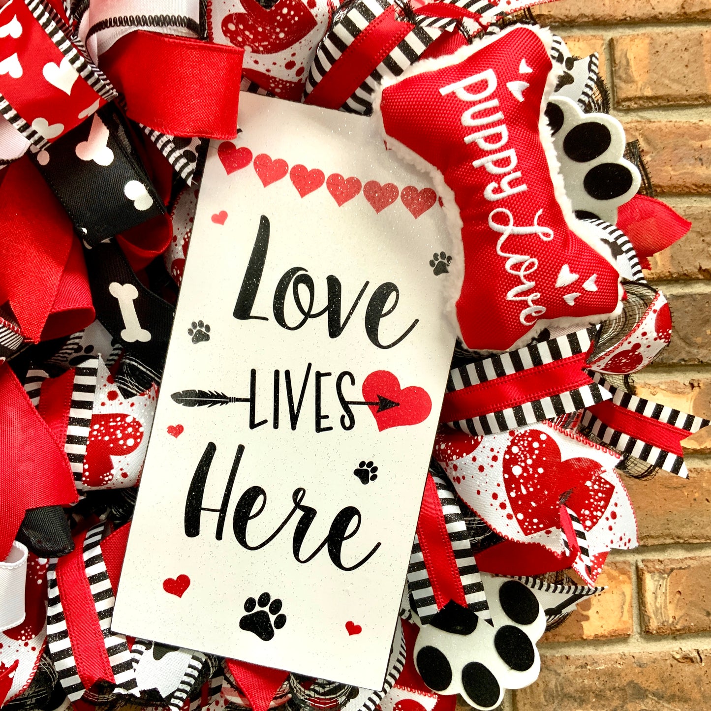 Dog Love Wreath, Dog Wreath, Dog Door Hanger, Valentines Day Dog Wreath, Dog Kisses Wreath, Puppy Love Wreath