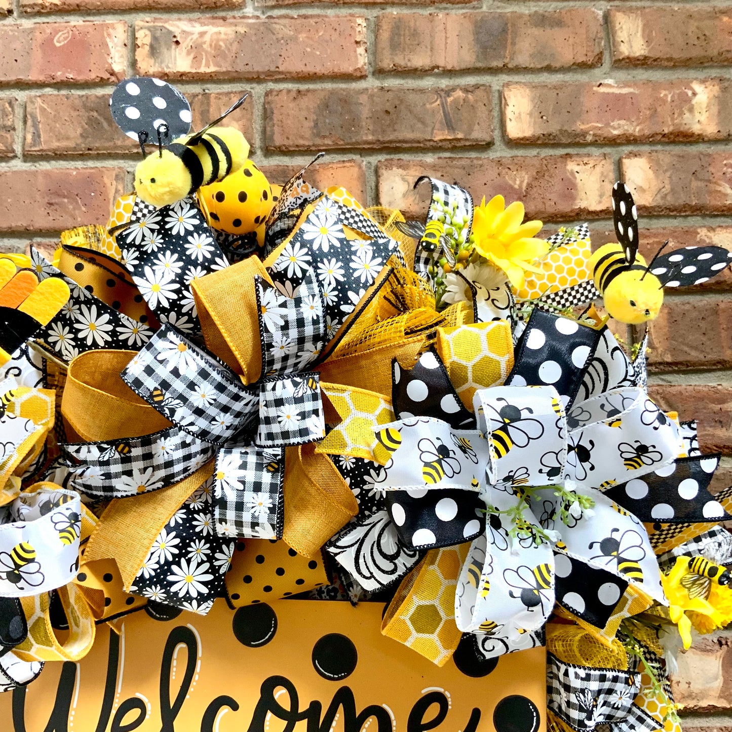 Bumble Bee Wreath For Front Door, Bee Door Hanger, Spring Bumble Bee Decor, Bumble Bee Flower Wreath, 2025