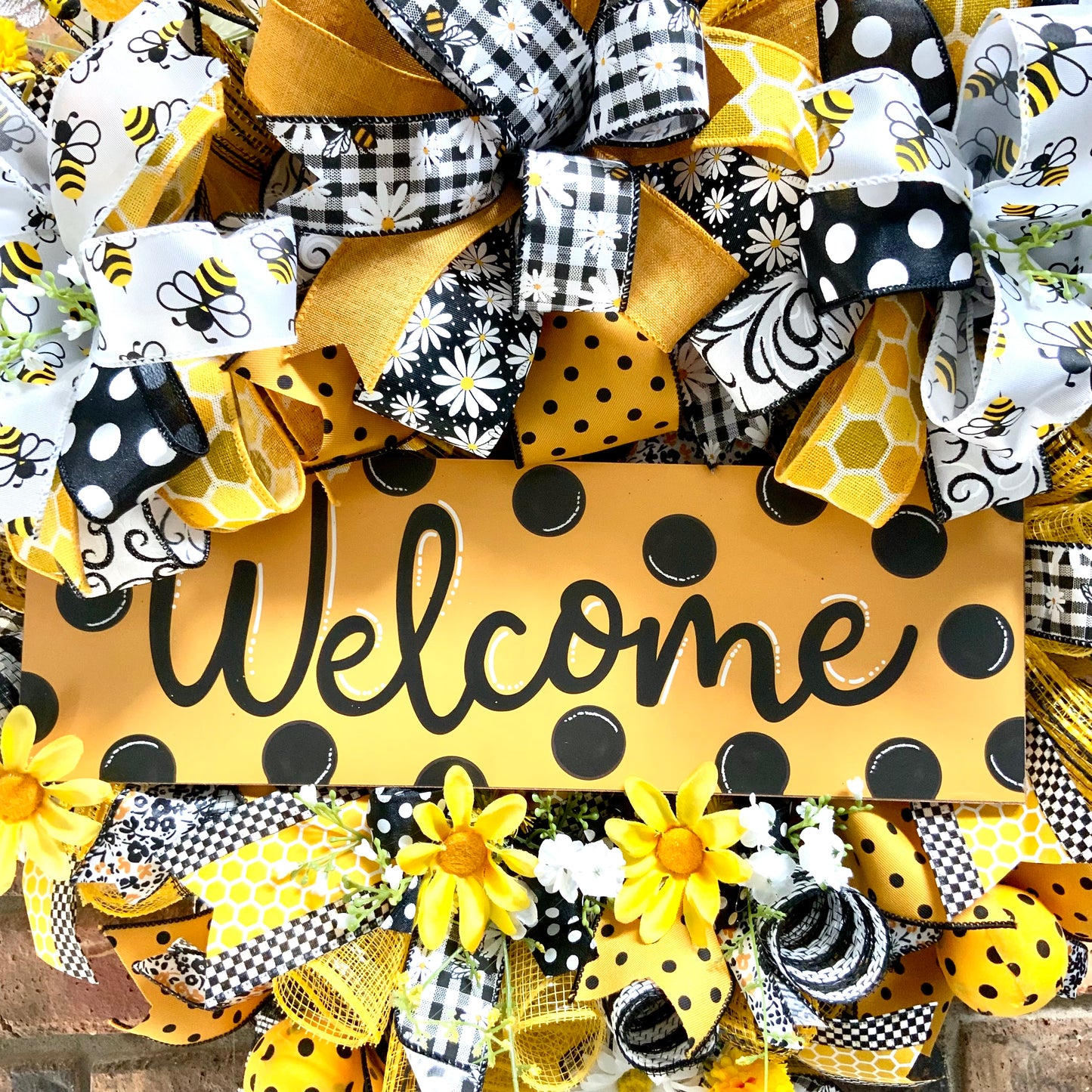 Bumble Bee Wreath For Front Door, Bee Door Hanger, Spring Bumble Bee Decor, Bumble Bee Flower Wreath, 2025