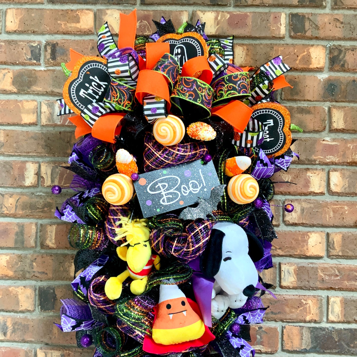 Halloween Snoopy Wreath, Halloween Snoopy Decor, Snoopy and Woodstock Door Hanger, Halloween Dog Door Hanger, Halloween Swag For Front Door, 2024