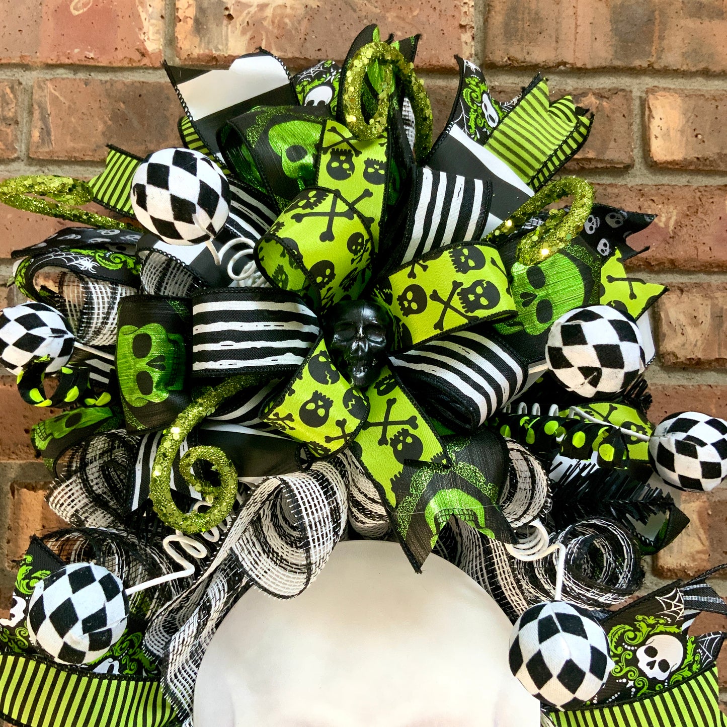 Halloween Swag, Large Halloween Wreath, Halloween Skeleton Door Hanger, Skull Decor, Black Skull Decor, Halloween Poison Decor