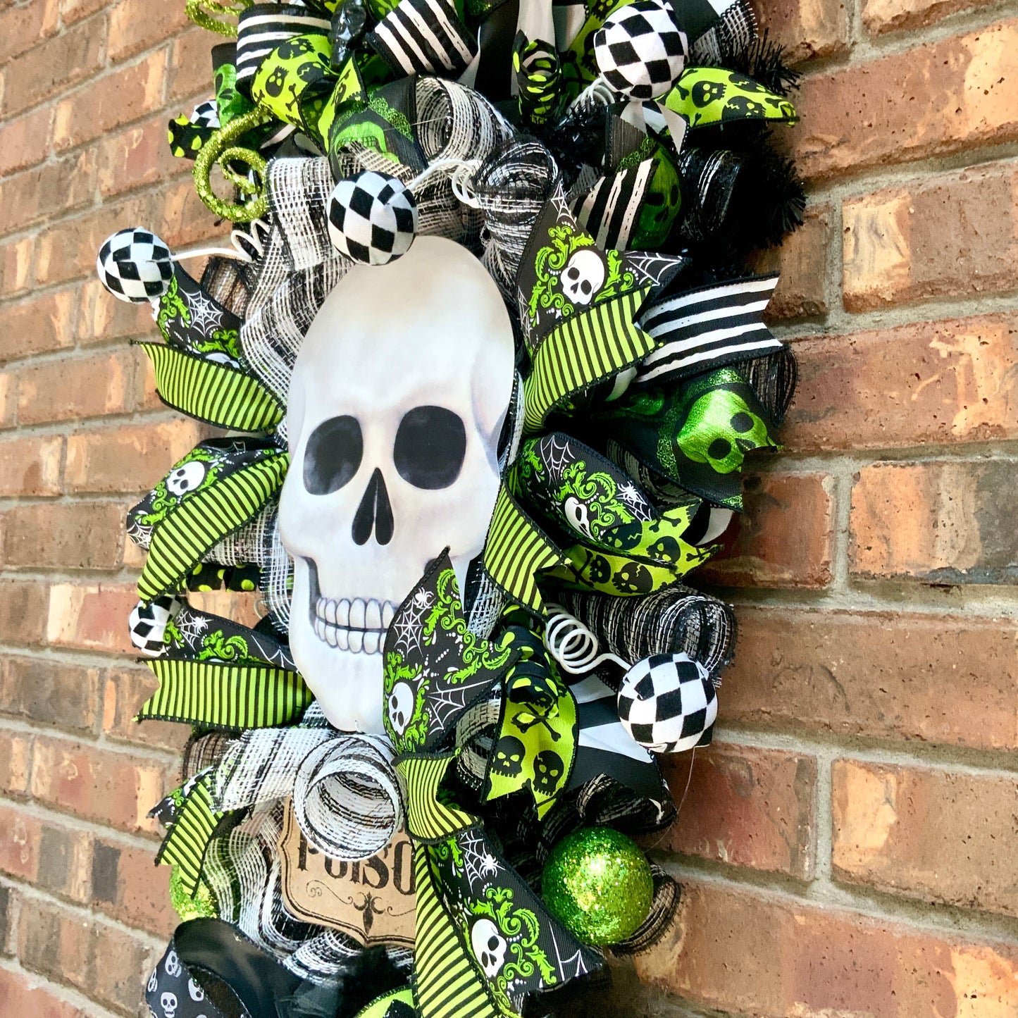 Halloween Swag, Large Halloween Wreath, Halloween Skeleton Door Hanger, Skull Decor, Black Skull Decor, Halloween Poison Decor