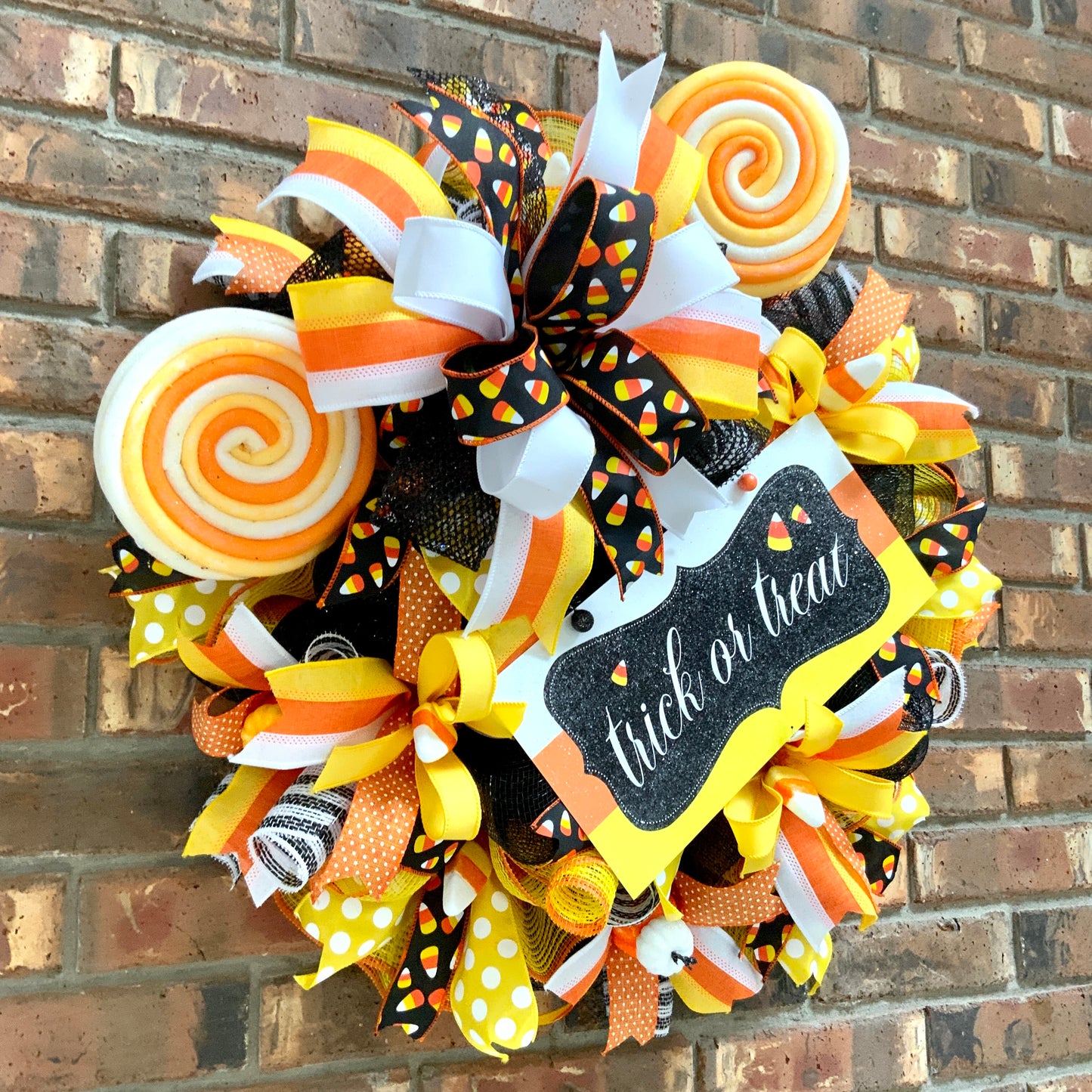 Halloween Trick or Treat Wreath, Halloween Candy Corn Door Hanger, Halloween Wreath for Front Door, Large Halloween Decor