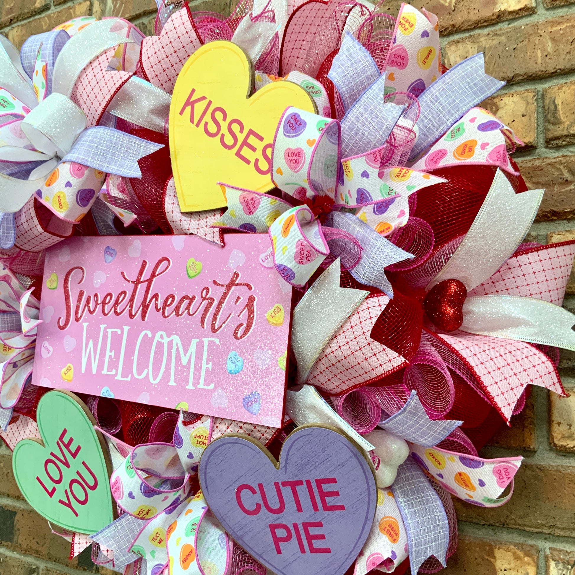 Valentine Wreaths for Front Door, Valentine Door Decorations Conversation  Candy Heart Decor with Be Mine Love Wooden Sign Fishnet Yarn Ribbon Bow