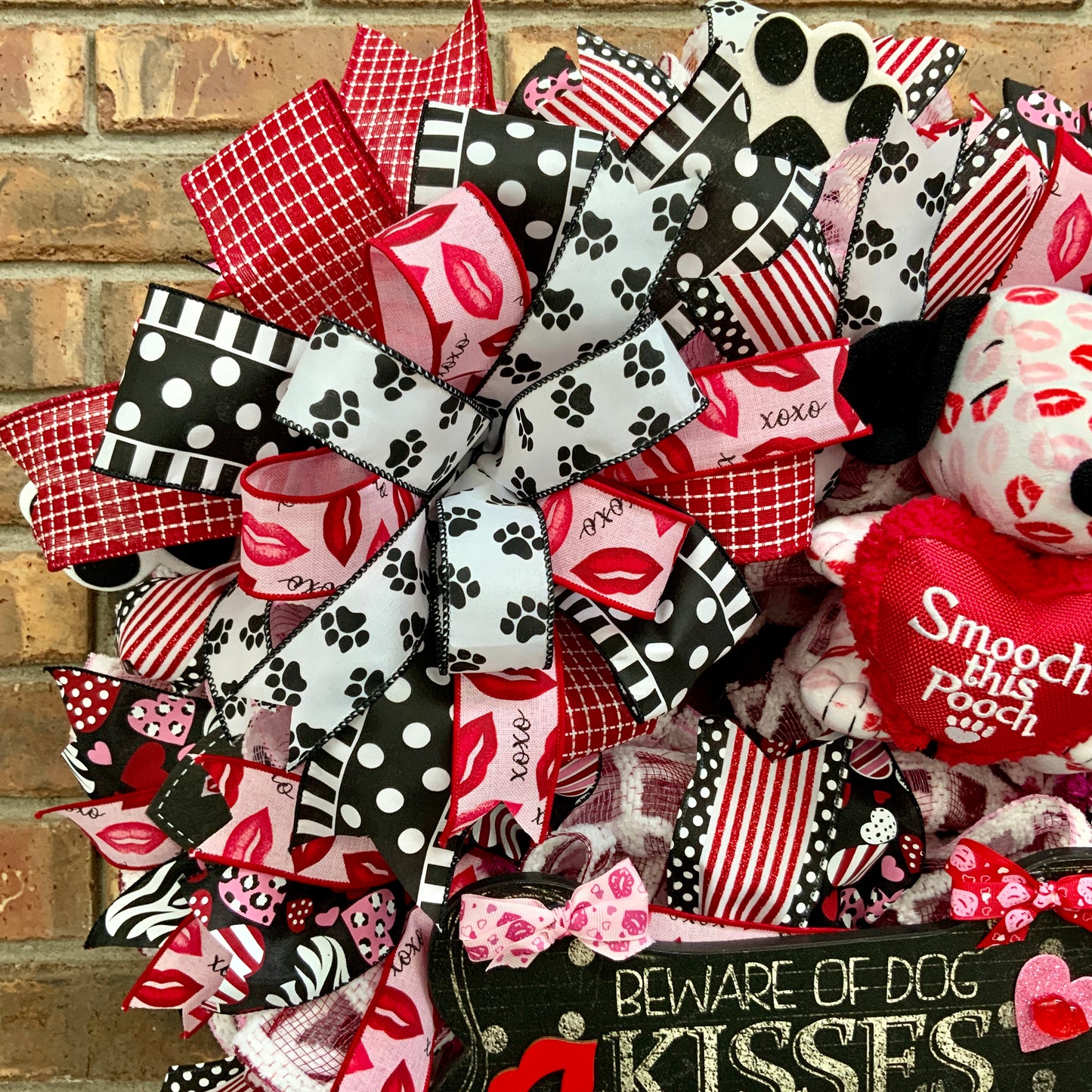 Snoopy Kisses Wreath, Snoopy Wreath, Valentine Snoopy Wreath, Beware of Dog Kisses Wreath, Dog Wreath, Valentine Dog Wreath