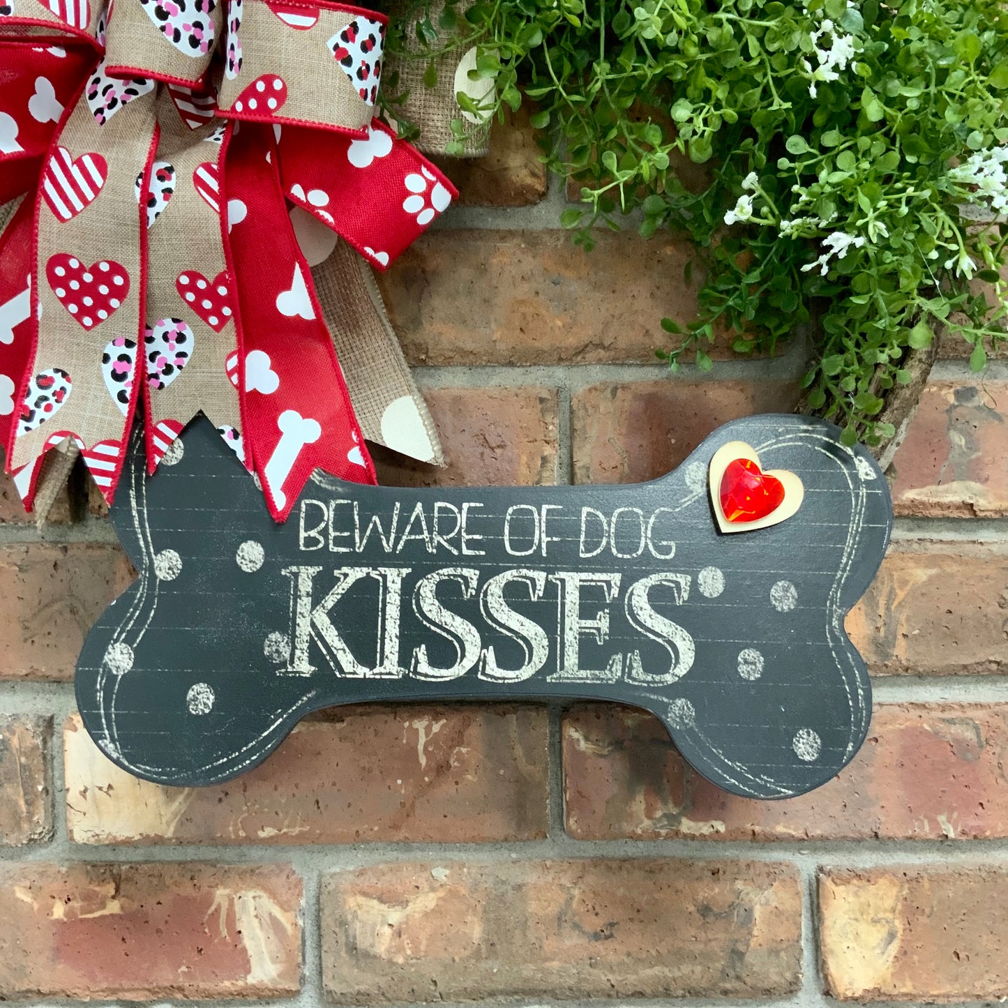 Beware of Dog Kisses Wreath, Grapevine Paw Print Wreath, Dog Wreath, Dog Paw Print Wreath, Grapevine Dog Wreath, Dog Hearts Wreath