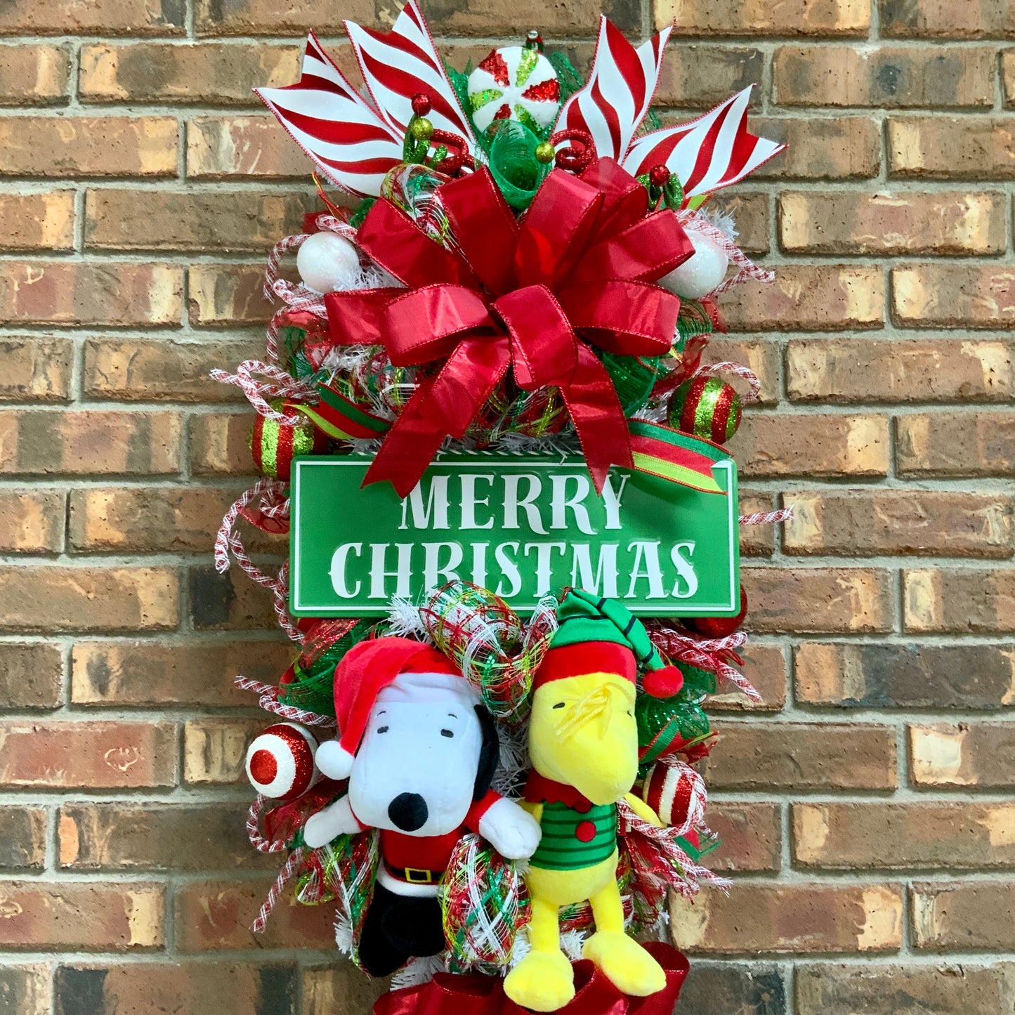 Christmas Snoopy Wreath, Christmas Snoopy Swag, Large Christmas Wreath, Christmas Peanuts Decor, Snoopy and Woodstock Decor, Snoopy Merry Christmas