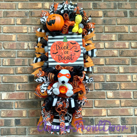 Halloween Snoopy Wreath, Halloween Snoopy Decor, Snoopy Door Hanger, Halloween Dog Door Hanger, Halloween Swag For Front Door
