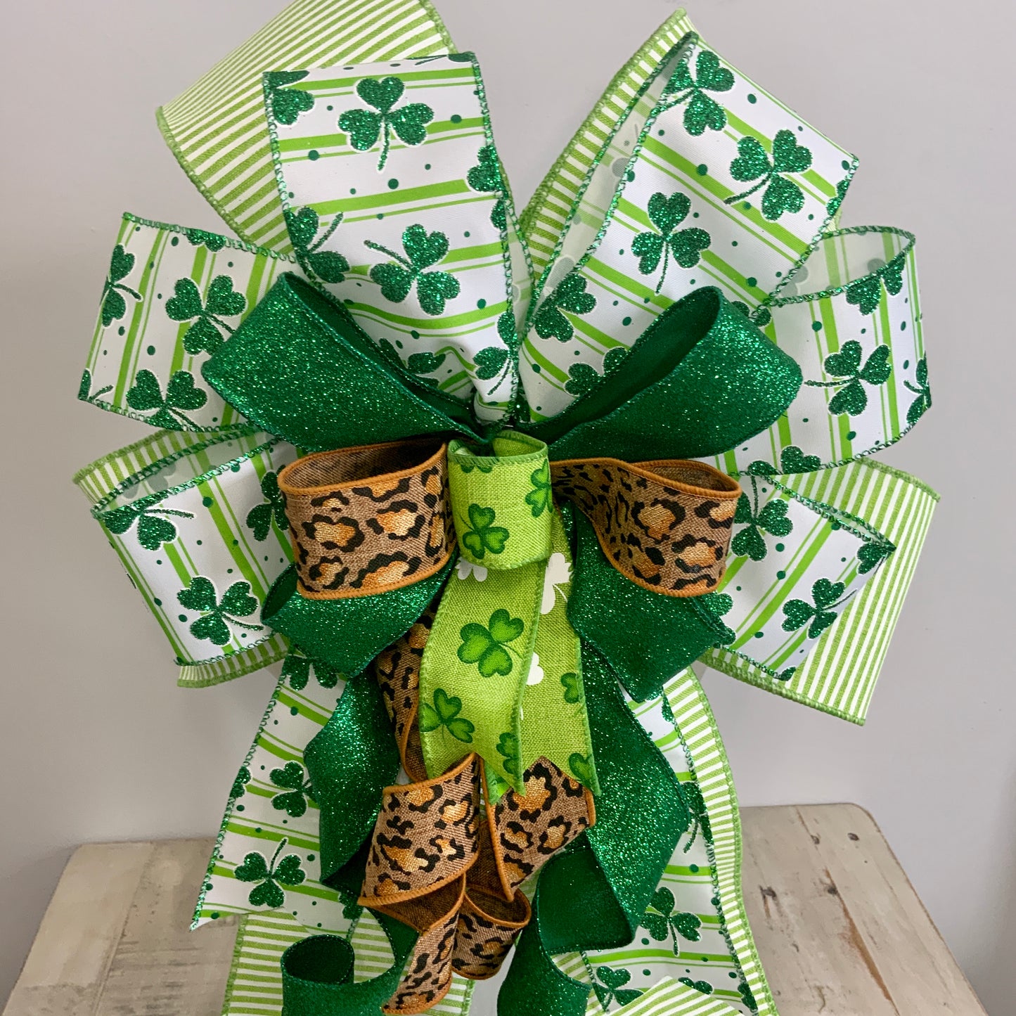 St Patrick's Day Bow, St. Patrick's Day Decor, Shamrock Bow, Clover Bow, Luck of the Irish Decor, Lantern Bow, Mailbox Bow